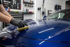 Le film de protection carrosserie résiste-t-il aux intempéries ?